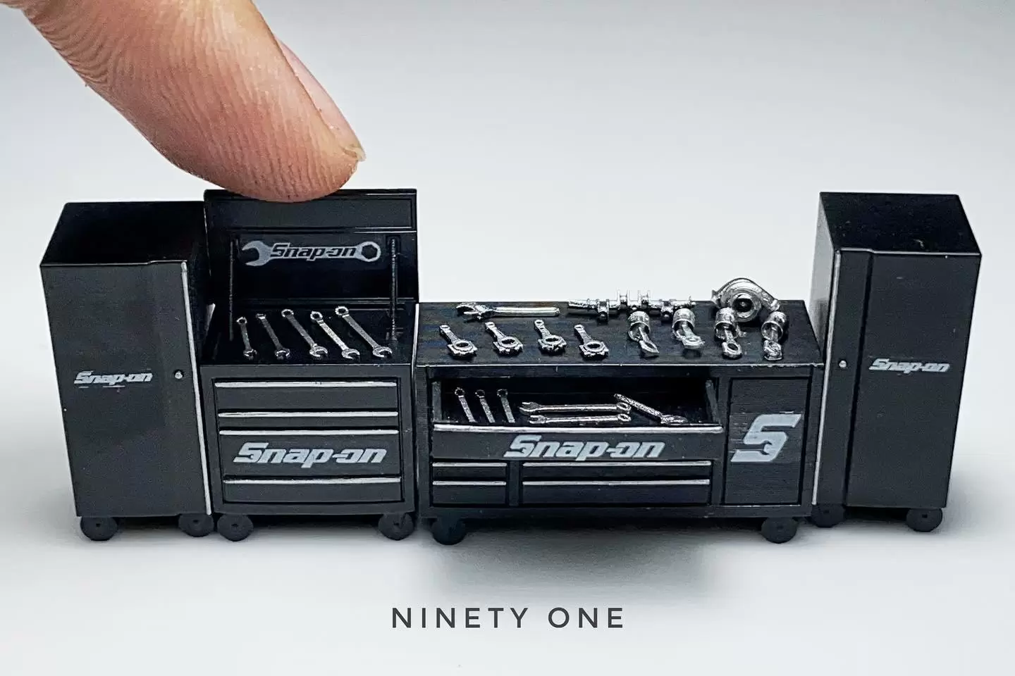 SET 10 : Classic Tool Table - Image 10