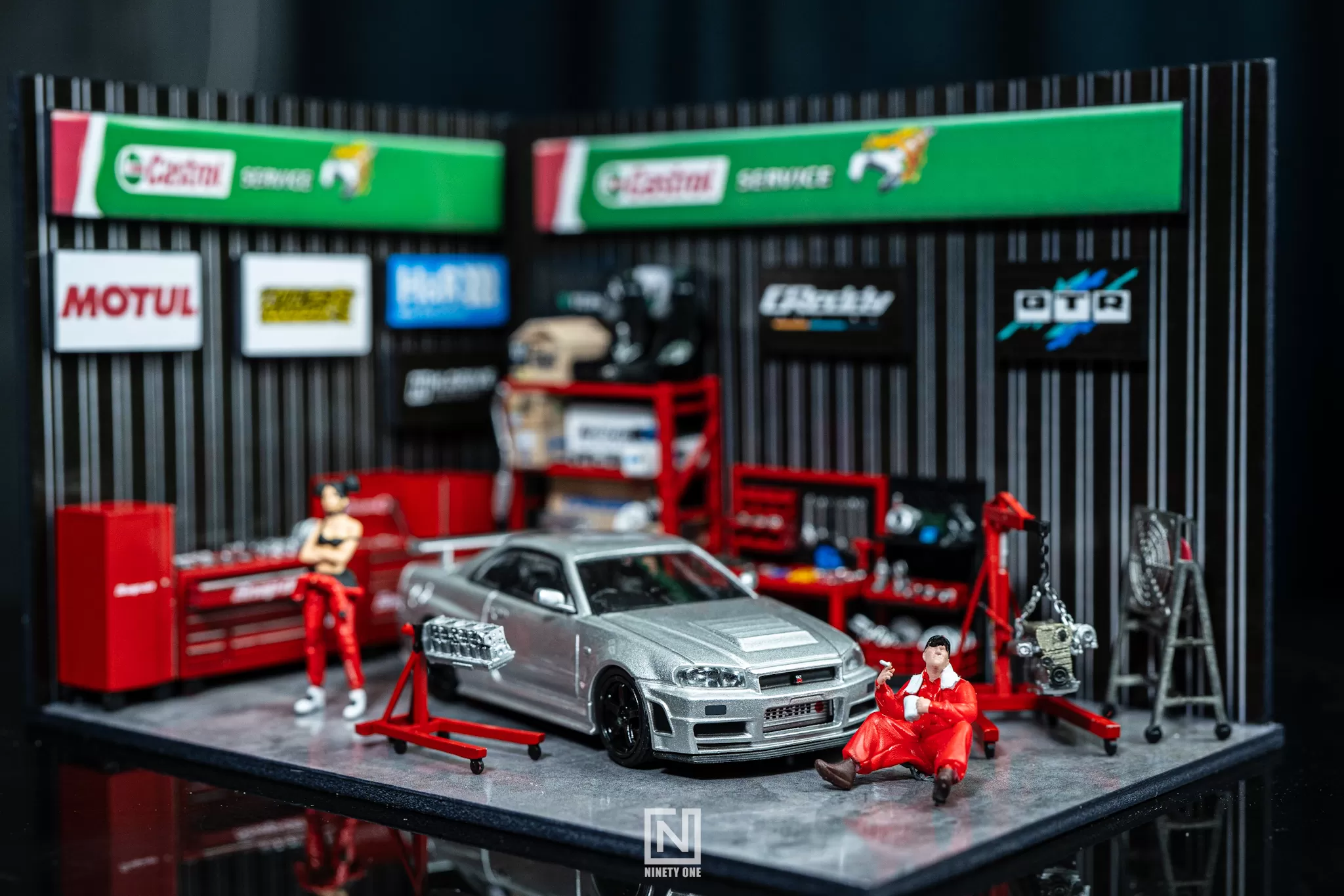 In stock Mini Diorama Box Castrol - Image 2