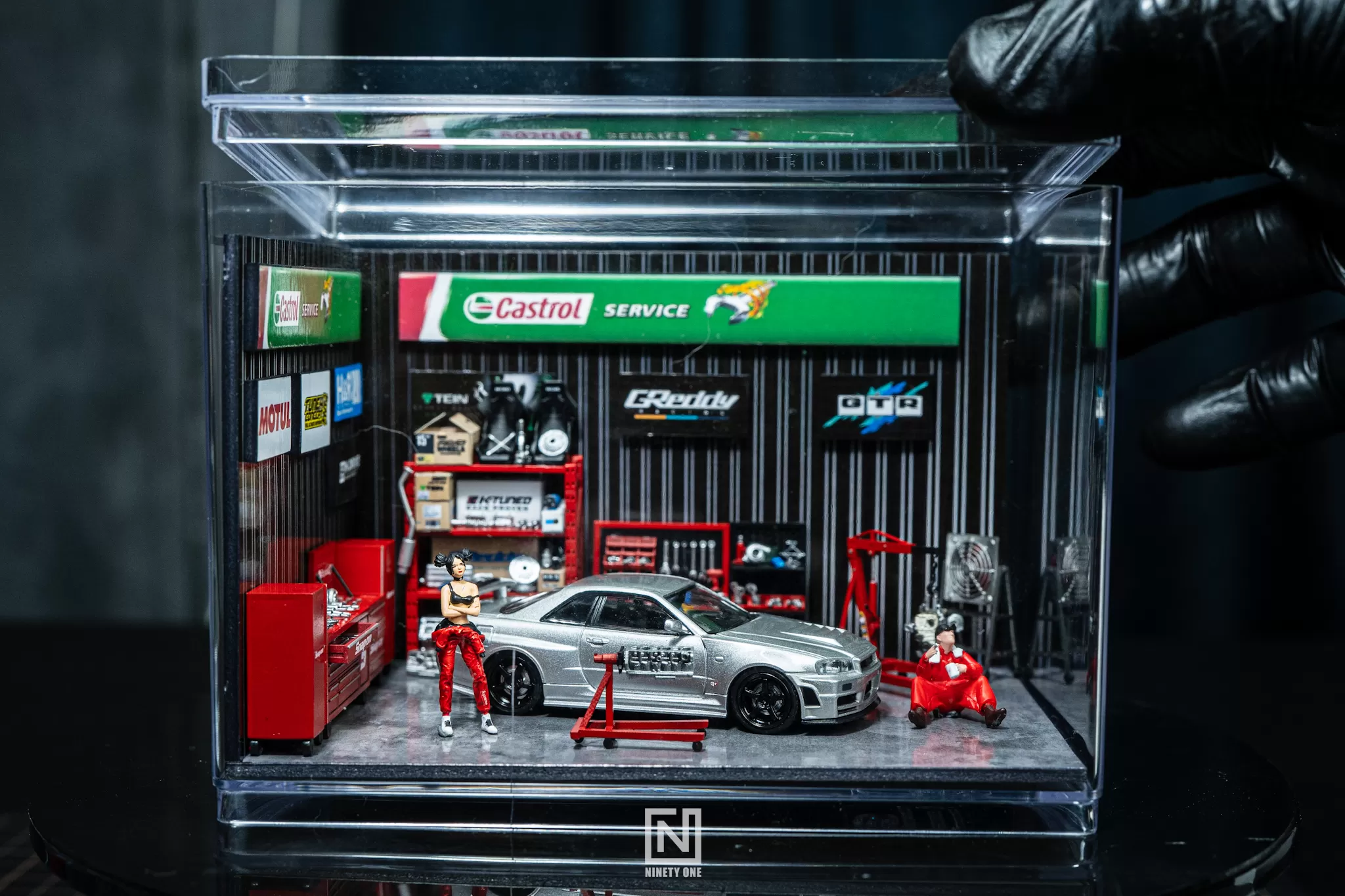 In stock Mini Diorama Box Castrol - Image 3