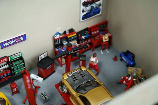 Open Preorder Diorama Garage - Image 21